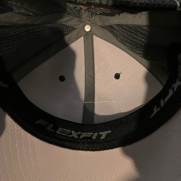 Salty Crew Charcoal Trucker Hat flex fix - Picture 4 of 4